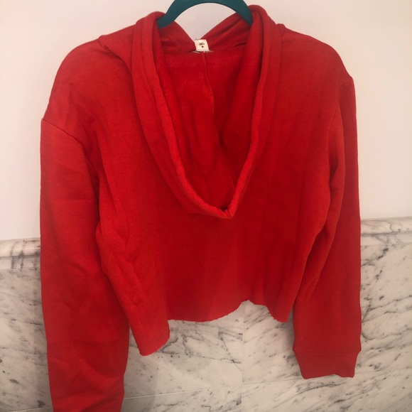 Cropped red sweatshirt - Picture 2 of 3